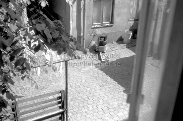 A back yard at Luntmakargatan. One summer day in 1966. (1966)