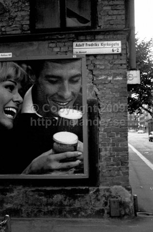 Beer-advertising at Adolf Fredriks kyrkogata 6-2 crossing Luntmakargatan, Stockholm. (1966)