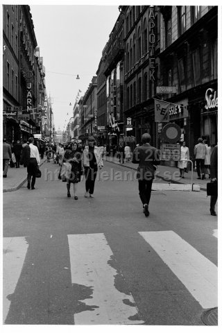 Drottninggatan korsningen Gamla Brogatan, Stockholm. (1969)