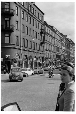 Dalagatan korsningen Odengatan, Vasastan, Stockholm. (1969)