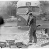 Vägarbete. Buss 55 i bakgrunden, Stockholm. (1967).