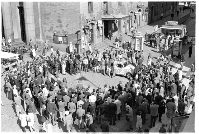 Election speech at Hötorget, Stockholm. (1970)