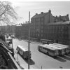 Bussarna mot Nacka vid Tjärhovsplan, Södermalm, Stockholm. (1971)