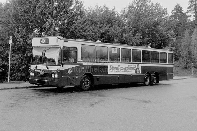 SL-buss nr 6206 på linje 401 vid vändplanen vid Flaten, Älta, Stockholm. (1987)