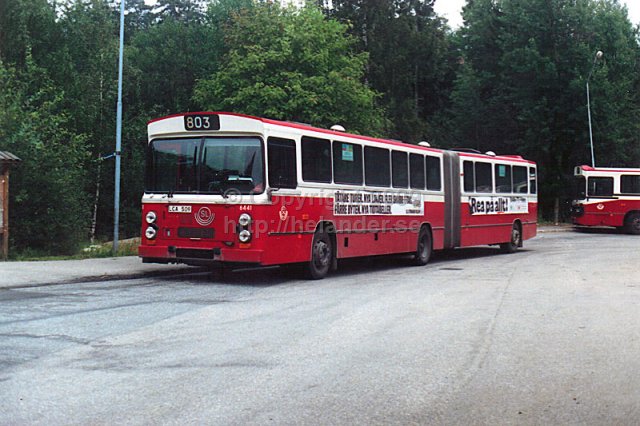 SL-buss nr 6441 på linje 803 vid vändplanen i Nyfors, Tyresö, Stockholm. (1987)