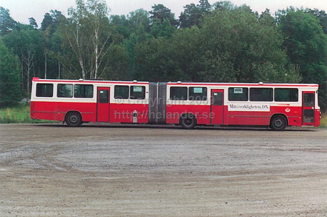 SL-bus nr 6441 on line 805 at the turnaround at Tyresö slott, Stockholm. (1987)
