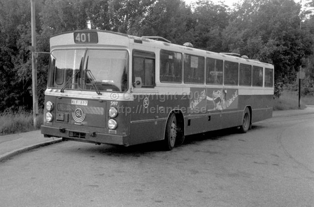 SL-buss nr 5197 vid vändplanen vid Flaten, Älta, Stockholm. (1987)