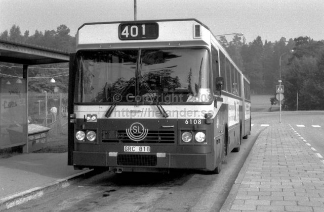 SL-bus nr 6108, front at bus stop Flaten, Älta, Stockholm. (1987)