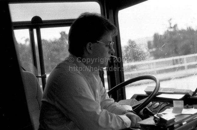 Bussförare (Stefan Helander) som kör en SL-buss, Stockholm. (1987)